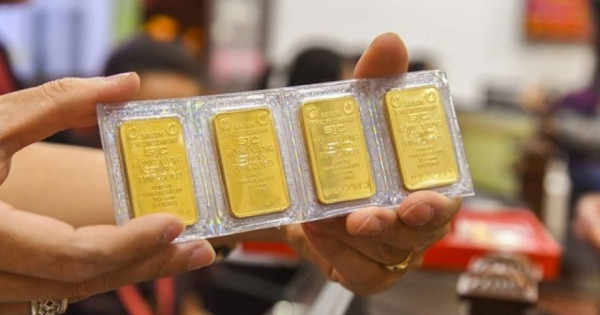 Giá vàng ngày 23/12/2025: Vàng trong nước "dậy sóng"