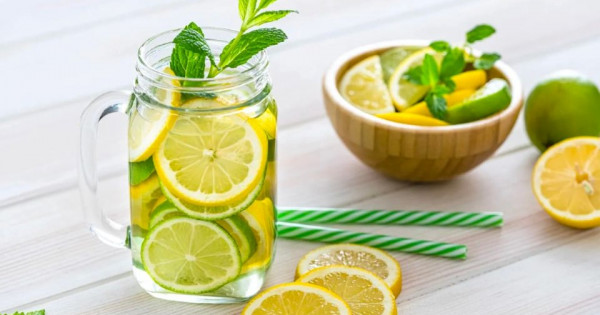 Uống nước chanh ấm vào buổi sáng có tốt không?