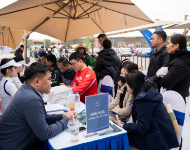 Khách hàng Việt ấn tượng với hệ sinh thái xanh toàn diện của VinFast tại Vietnam Mobility Show 2025