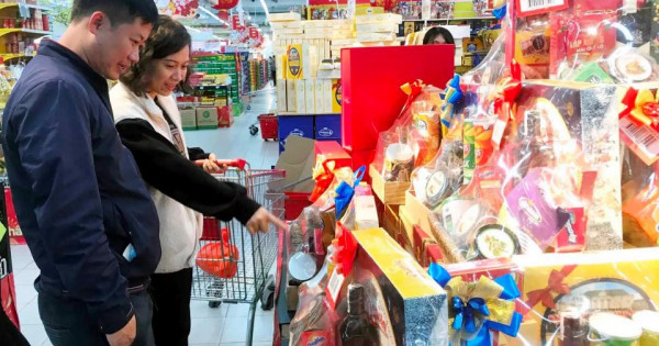 Hàng Việt chiếm lĩnh nguồn cung thị trường mua sắm Tết Bính Ngọ 2026