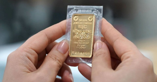 Giá vàng ngày 30/12/2025: Vàng trong nước và thế giới đột ngột "lao dốc" thẳng đứng