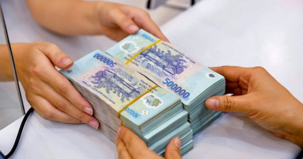 Điều chỉnh tiền lương tối thiểu và bình ổn giá