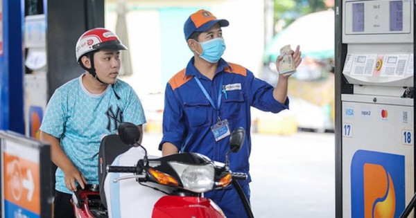 Giá xăng giảm nhẹ, RON 95 về dưới 19.000 đồng/lít