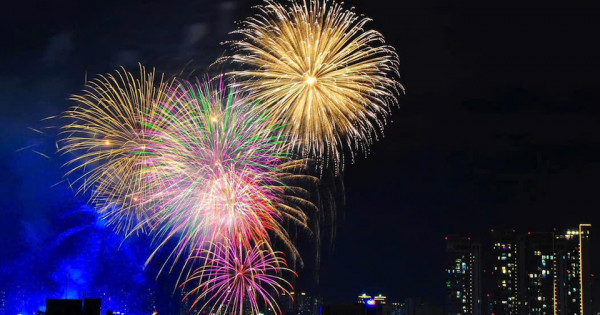 TP Hồ Chí Minh rực rỡ pháo hoa chào đón năm mới 2026