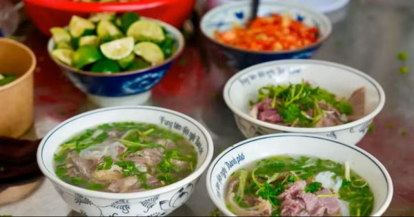 Lập hồ sơ đề nghị UNESCO ghi danh di sản văn hóa phi vật thể 'Phở' và 'Múa rối nước'