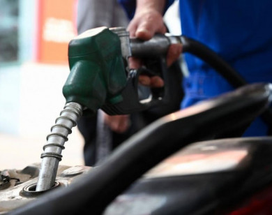 Giá xăng tiếp tục giảm, RON 95 về mức 18.560 đồng/lít