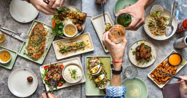 5 bí quyết "vàng" để ăn tiệc thả ga mà không "tàn phá" cơ thể