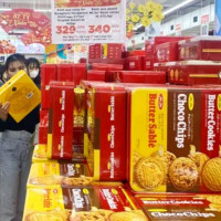 Siêu thị tung loạt ưu đãi lớn, hàng Tết giảm giá đến 50%