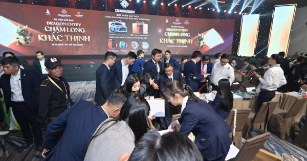 Sức nóng Dragon Park: 300 sản phẩm được đặt mua ngay ngày đầu mở bán