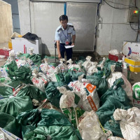 TP Hồ Chí Minh: Thu giữ hơn 18 tấn thực phẩm không rõ nguồn gốc xuất xứ