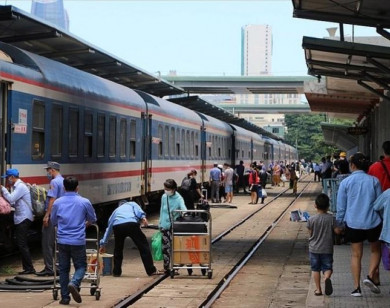 Giá vé tàu Tết 2026 tăng 5-10%, các ngày cao điểm bắt đầu hết vé