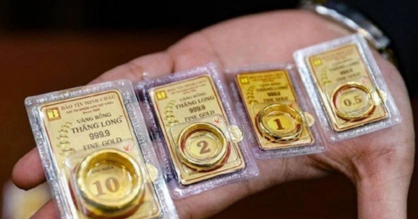 Giá vàng ngày 26/1/2026: Vàng trong nước giữ đỉnh, thế giới tiến sát mốc 5.000 USD