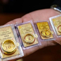 Giá vàng ngày 26/1/2026: Vàng trong nước giữ đỉnh, thế giới tiến sát mốc 5.000 USD