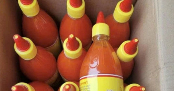 Khởi tố giám đốc doanh nghiệp sản xuất hàng nghìn chai tương ớt, nước chấm giả