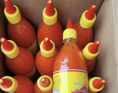 Khởi tố giám đốc doanh nghiệp sản xuất hàng nghìn chai tương ớt, nước chấm giả