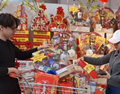 Giá thực phẩm tăng cao, siêu thị “gánh” giảm giá dịp Tết