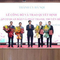 Công bố và trao Quyết định thành lập cơ quan Báo và phát thanh, truyền hình Hà Nội