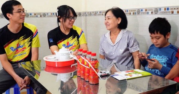 “Cùng con đi tiếp cuộc đời”: Tân Hiệp Phát bền bỉ mang Tết ấm đến những mái nhà đặc biệt