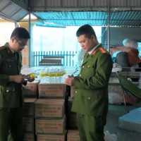 Nghệ An: Triệt phá cơ sở sản xuất hơn 60.000 lít giấm giả