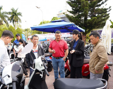 Rầm rộ chốt đơn cận Tết, “Đổi xăng lấy điện” giúp người dân tậu xe máy điện du xuân