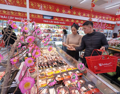 Không cần đi xa, Tết vẫn đủ đầy: Siêu thị mini hút khách mùa cao điểm