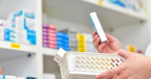 Hai doanh nghiệp dược bị xử phạt do nhập khẩu và bán thuốc sai quy định