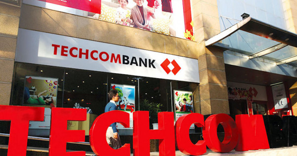 Techcombank và ABBank đồng loạt hạ lãi suất tiết kiệm từ đầu tháng 2/2026