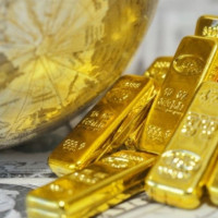Giá vàng ngày 13/2/2026: Vàng thế giới giảm sâu, trong nước neo cao