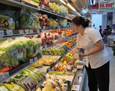 Thị trường mùng 3 Tết: Thực phẩm tươi sống và đồ lễ chiếm sóng thị trường