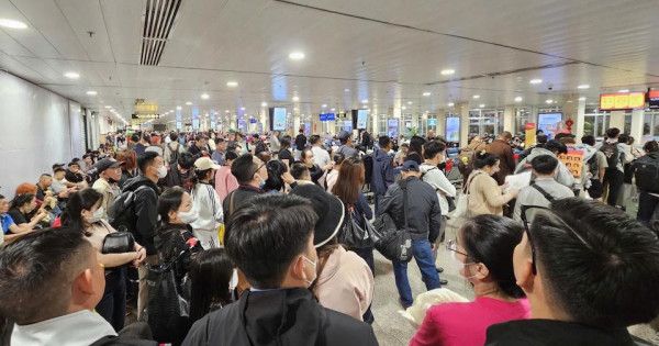 Tân Sơn Nhất mùng 6 Tết: 1.069 chuyến bay "cày" xuyên ngày đêm, khách phá kỷ lục 3 ngày liên tiếp