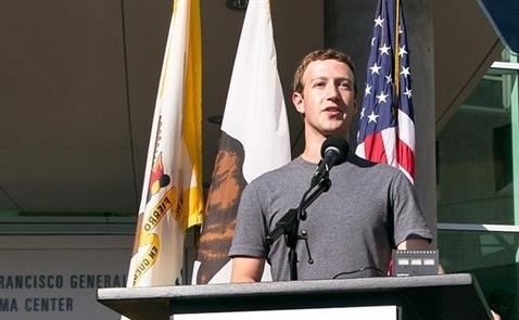 Zuck đã thuê một loạt cố vấn đã từng làm việc trong chiến dịch tranh cử của ông Barack Obama, bà Hilary Clinton và ông George W.Bush.