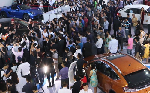 Một số dự báo cho rằng kim ngạch nhập khẩu ôtô CBU giai đoạn cuối năm sẽ tiếp tục rơi vào tình trạng cầm chừng, khó xảy ra đột biến.