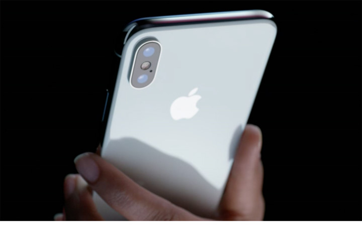 Sức mạnh ngang nhau, tại sao tốn nhiều tiền hơn iPhone 8 để mua iPhone X