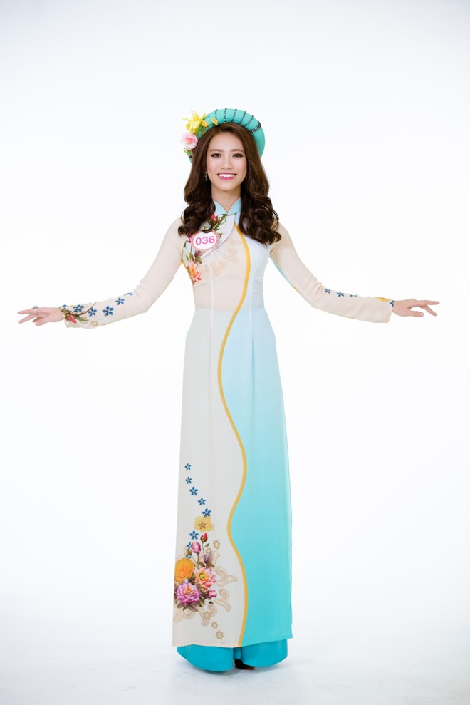 Nguoi dep HHVN duyen dang trong ta ao dai hinh anh 3