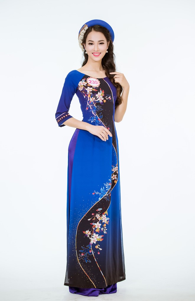 Nguoi dep HHVN duyen dang trong ta ao dai hinh anh 8