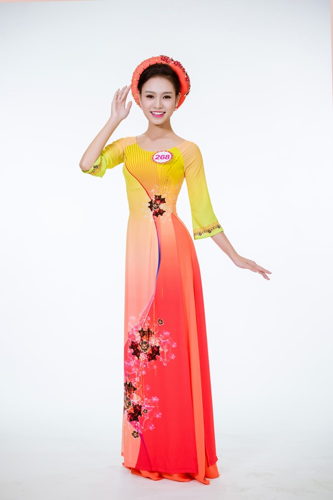 Nguoi dep HHVN duyen dang trong ta ao dai hinh anh 11