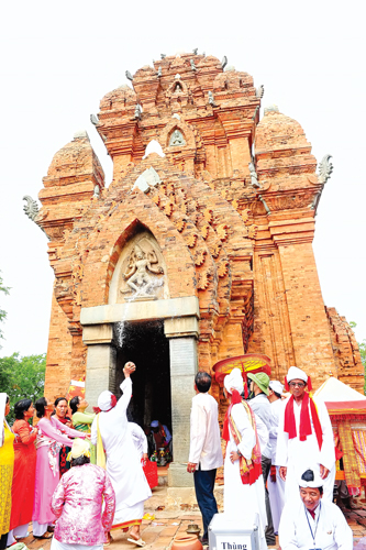 Sắc màu lễ hội Katê