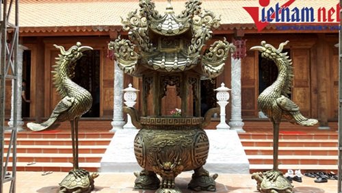 Hoài Linh,  Xuân Hinh, nhà thờ Tổ của Hoài Linh, nhà quê của Xuân Hinh