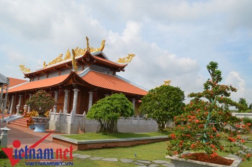 Hoài Linh,  Xuân Hinh, nhà thờ Tổ của Hoài Linh, nhà quê của Xuân Hinh