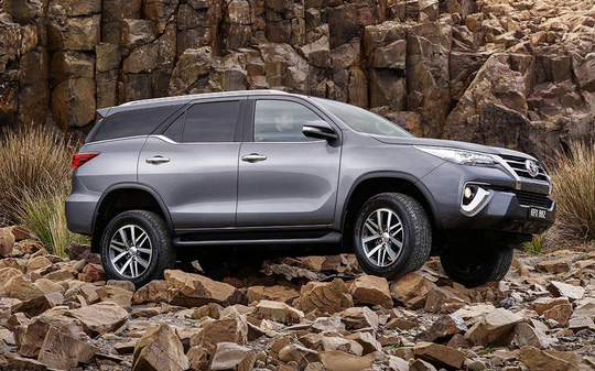 
Khách hàng mua Toyota Fortuner 2017 bị ép thêm tiền hoặc lắp thêm phụ kiện
