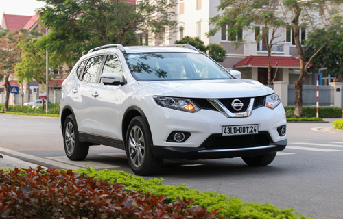 
Nissan X-Trail vẫn giữ mức ưu đãi cao khoảng 100 triệu.
