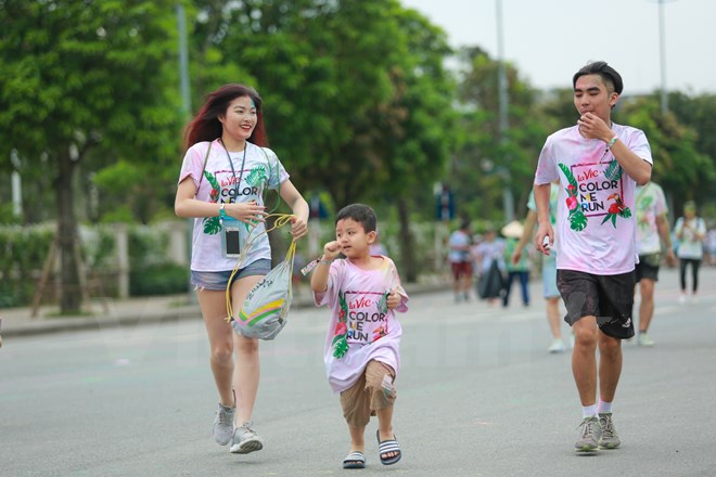 Trai xinh gái đẹp Hà Nội tưng bừng với lễ hội bột màu Color Me Run