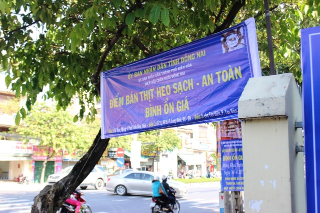 dong nai: vua khai truong diem giai cuu thit heo da ban het 100 con hinh anh 1