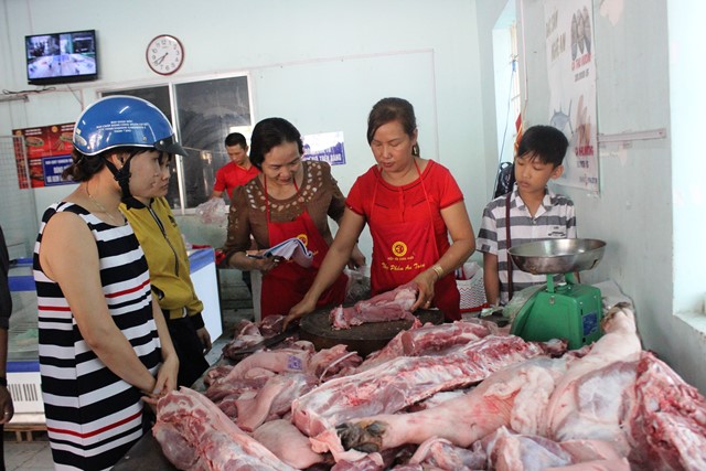 dong nai: vua khai truong diem giai cuu thit heo da ban het 100 con hinh anh 3