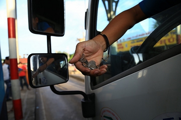 tai xe dung tien xu va tien le tram bot bien hoa that thu danh xa tram