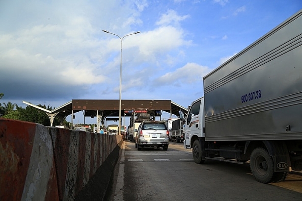 tai xe dung tien xu va tien le tram bot bien hoa that thu danh xa tram
