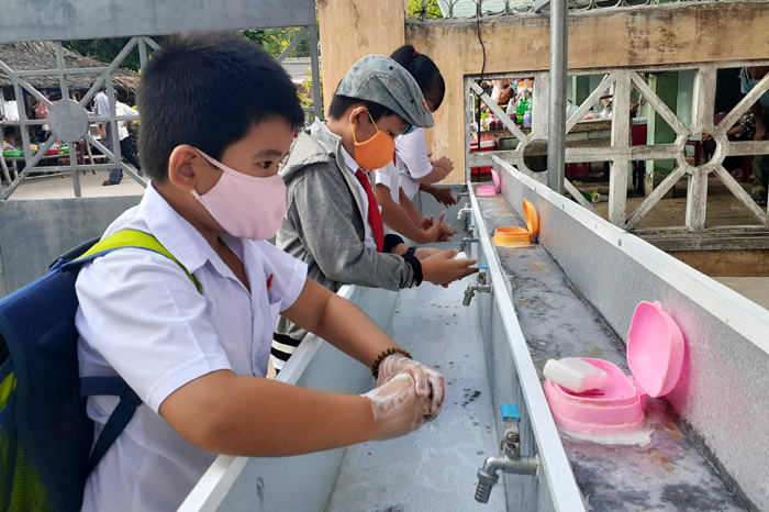 Niềm vui nhân đôi của trẻ em Trà Vinh: Quay lại trường và uống sữa học đường