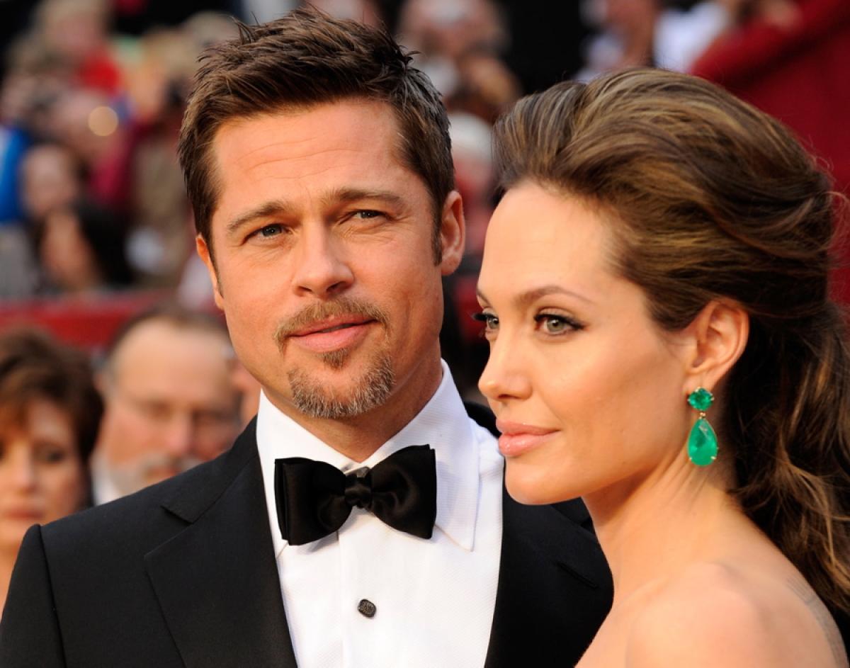 Rò rỉ ảnh Angelina Jolie - Brad Pitt đi mua trang sức ở Hà Nội