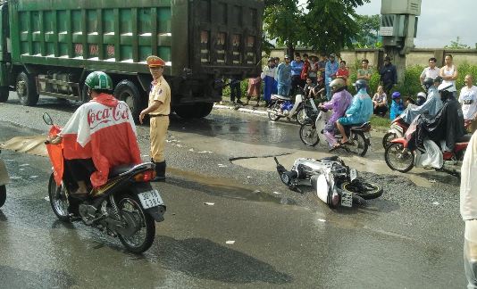 Hiện trường vụ tai nạn khiến một người đàn ông tử vong