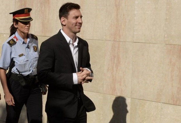 Messi nhận án tù 21 tháng, Barcelona nói gì?